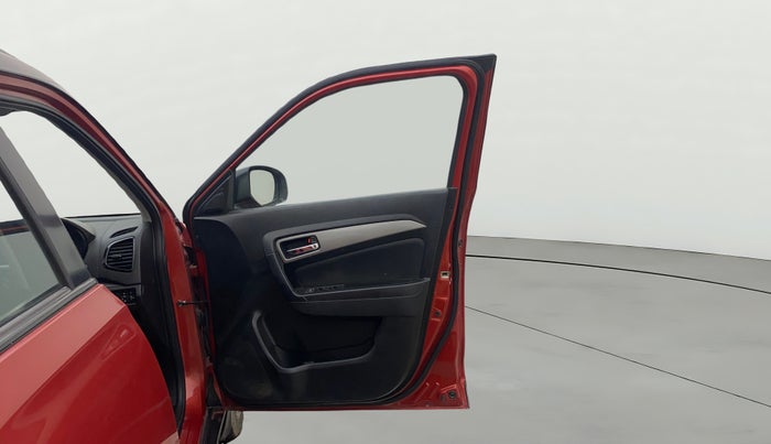 2018 Maruti Vitara Brezza ZDI PLUS AT DUAL TONE, Diesel, Automatic, 1,03,888 km, RHS Front Door