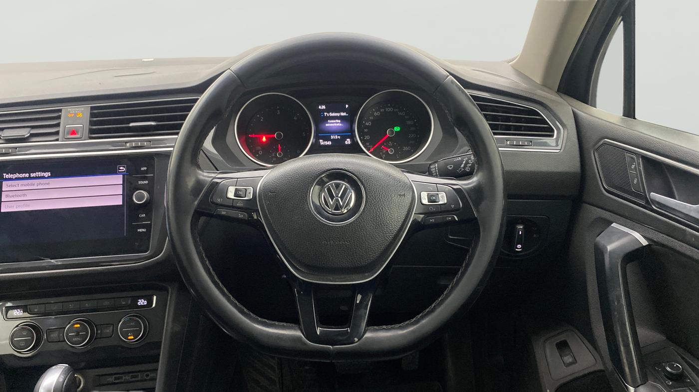 2018 Volkswagen TIGUAN HIGHLINE TDI AT, Diesel, Automatic, 1,39,797 km, Steering Wheel Close Up