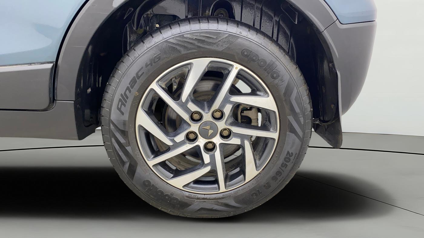 2022 Mahindra XUV300 W8 (O) 1.5 DIESEL, Diesel, Manual, 26,734 km, Left Rear Wheel