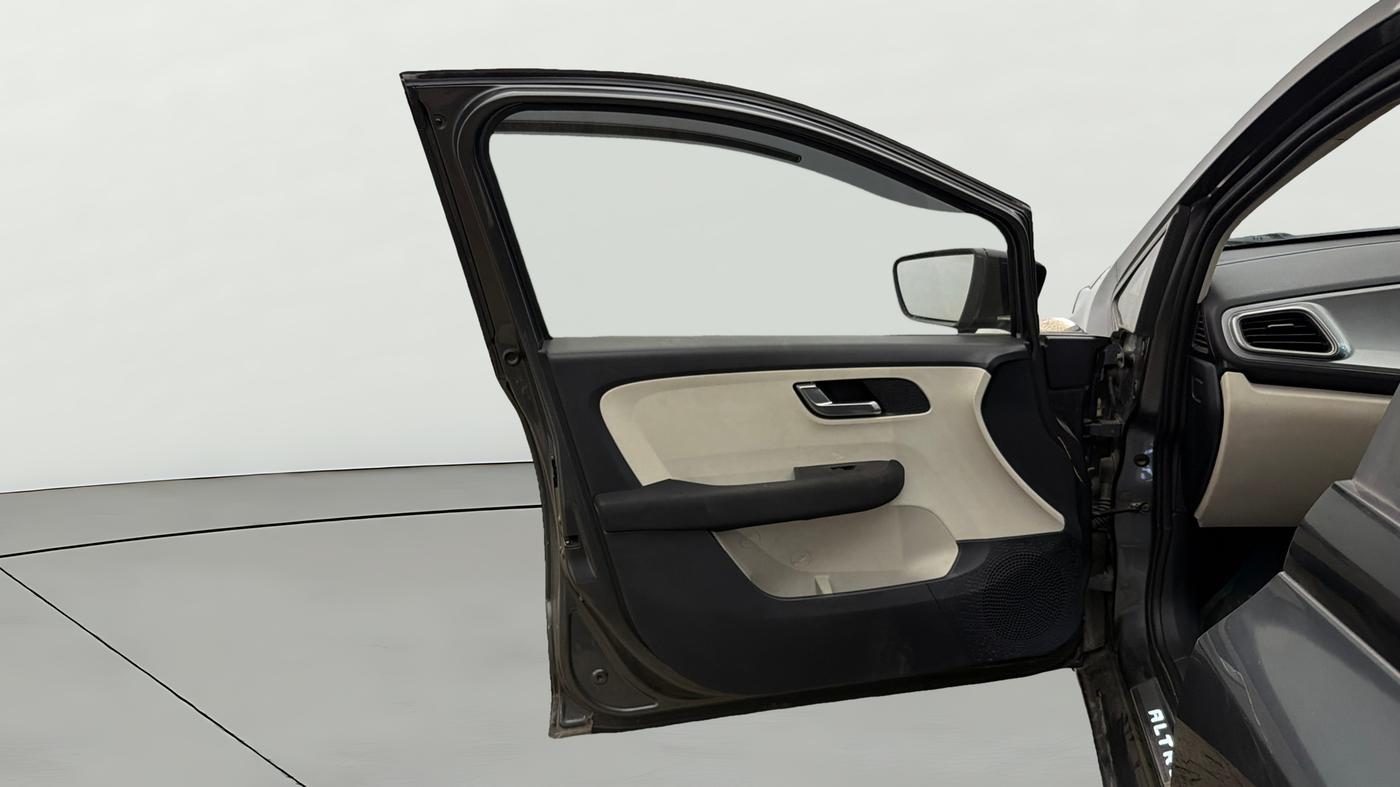 2023 Tata ALTROZ XZ CNG, CNG, Manual, 39,709 km, LHS Front Door