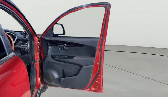 2018 Mahindra KUV 100 NXT K8 P 6 STR, Petrol, Manual, 54,381 km, RHS Front Door