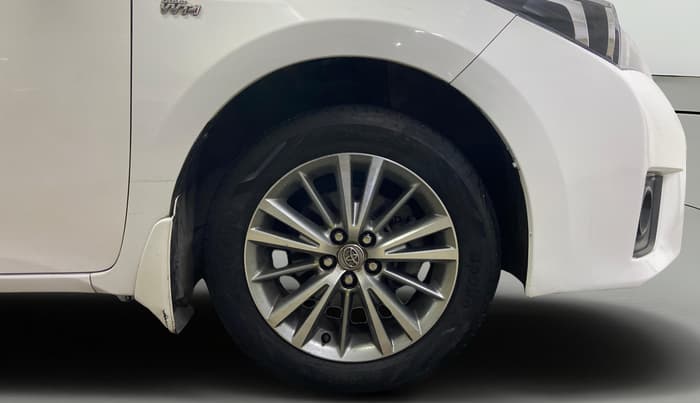 2015 Toyota Corolla Altis VL CVT PETROL, Petrol, Automatic, 1,10,693 km, Right Front Wheel