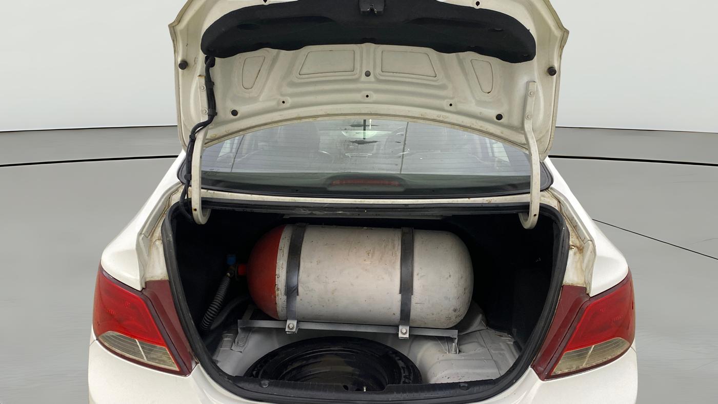 2015 Hyundai Verna FLUIDIC 4S 1.6 VTVT S(O), CNG, Manual, 46,565 km, Boot Open Zoomed View