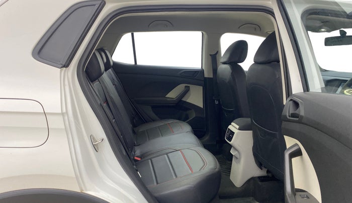 2022 Volkswagen TAIGUN COMFORTLINE 1.0 TSI MT, Petrol, Manual, 41,539 km, Right Side Rear Door Cabin