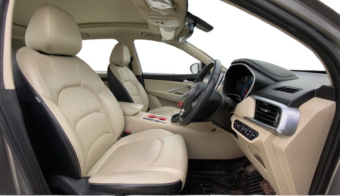 2021 MG HECTOR SHARP 1.5 PETROL CVT, Petrol, Automatic, 1,00,401 km, Right Side Front Door Cabin