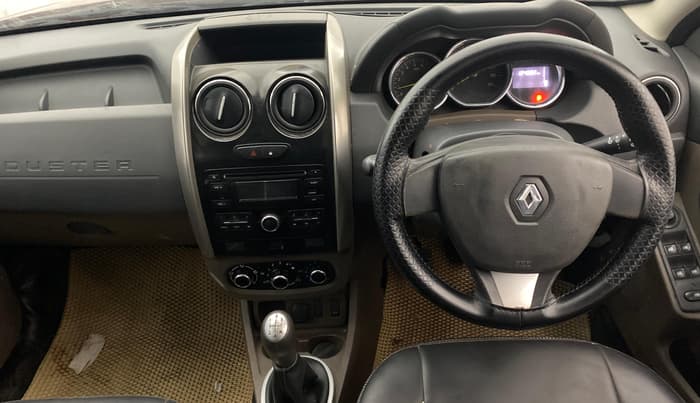 2016 Renault Duster 85 PS RXL DIESEL, Diesel, Manual, 1,24,019 km, Steering Wheel Close Up