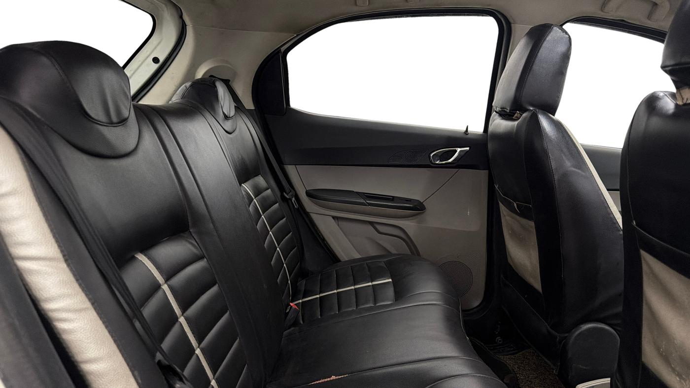 2018 Tata Tiago XZ PETROL, CNG, Manual, 1,17,606 km, Right Side Rear Door Cabin