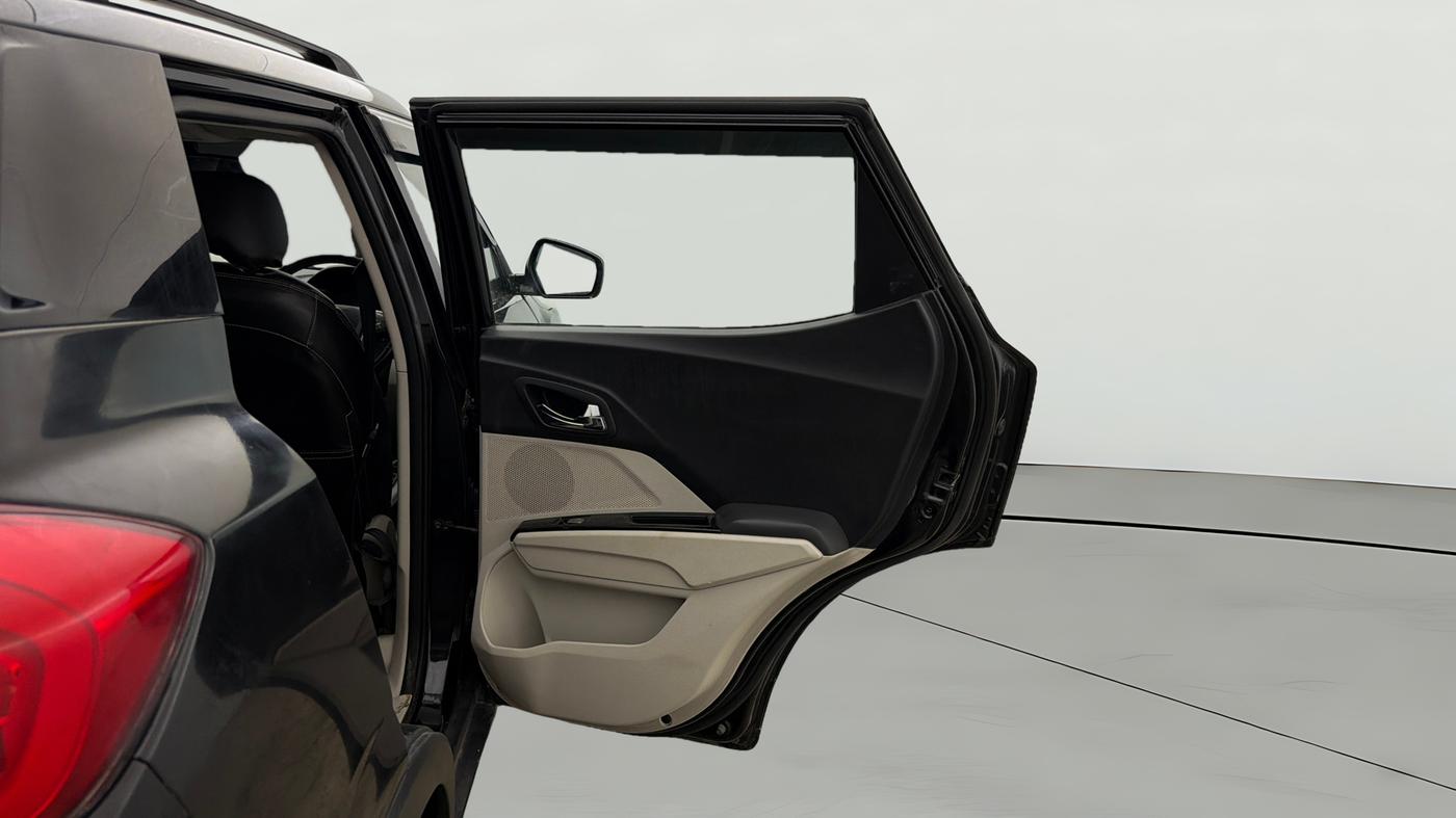 2023 Mahindra XUV300 W8 (O) 1.2 PETROL, Petrol, Manual, 48,101 km, RHS Rear Door