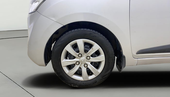 2013 Hyundai Eon MAGNA +, CNG, Manual, 1,12,704 km, Left Front Wheel