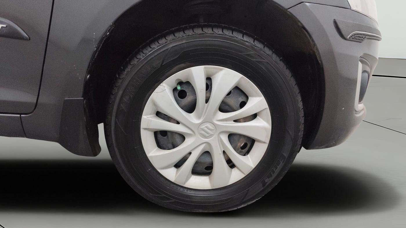 2015 Maruti Swift VXI, Petrol, Manual, 57,785 km, Right Front Wheel