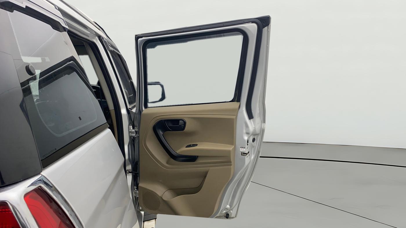 2019 Mahindra TUV300 T6 PLUS, Diesel, Manual, 69,354 km, RHS Rear Door