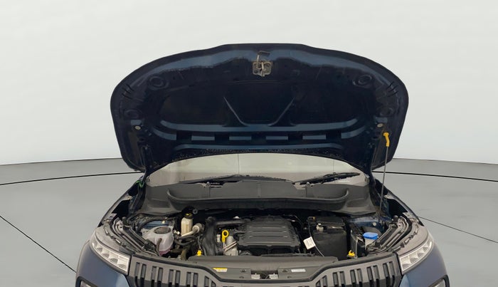 2025 Skoda Kylaq Signature, Petrol, Manual, 6,138 km, Open Bonet