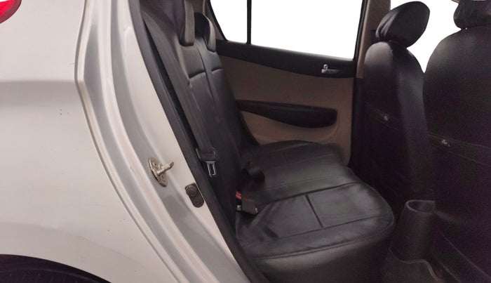 2013 Hyundai i20 MAGNA 1.2, Petrol, Manual, 77,604 km, Right Side Rear Door Cabin