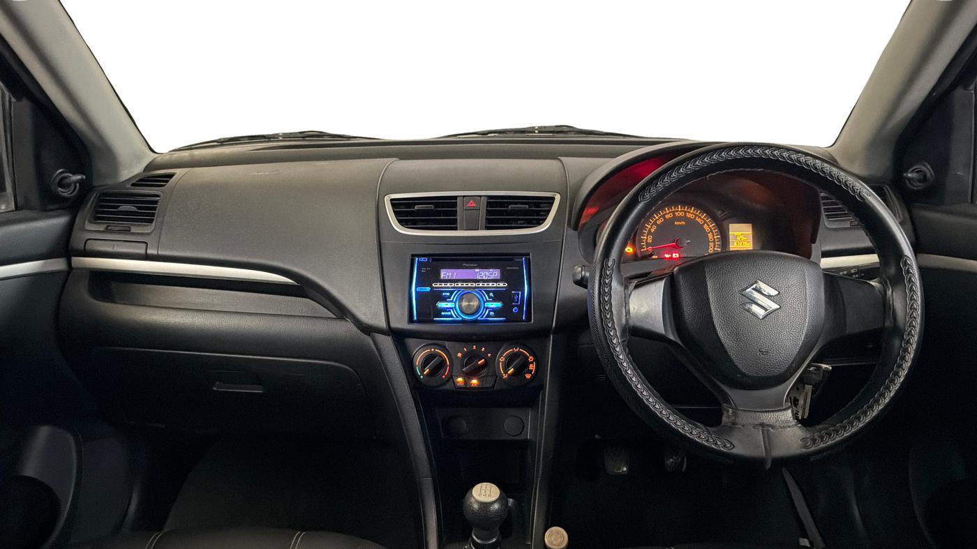 2015 Maruti Swift LXI (O), Petrol, Manual, 67,371 km, Dashboard
