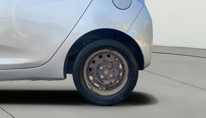 2013 Hyundai Eon MAGNA +, Petrol, Manual, 1,06,110 km, Left Rear Wheel