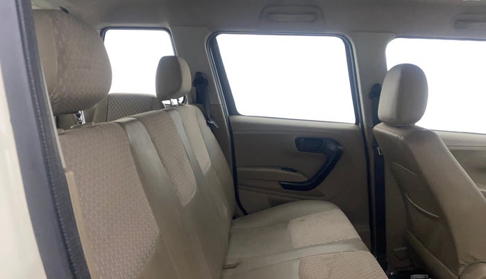 2017 Mahindra TUV300 T6 PLUS, Diesel, Manual, 30,609 km, Right Side Rear Door Cabin