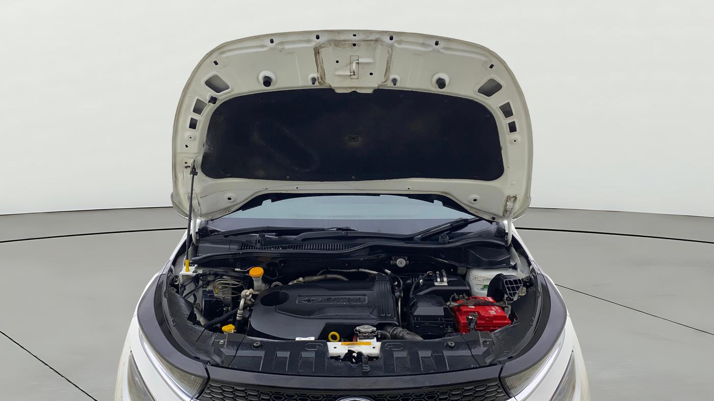 2020 Tata ALTROZ XZ DIESEL, Diesel, Manual, 1,43,911 km, Open Bonet