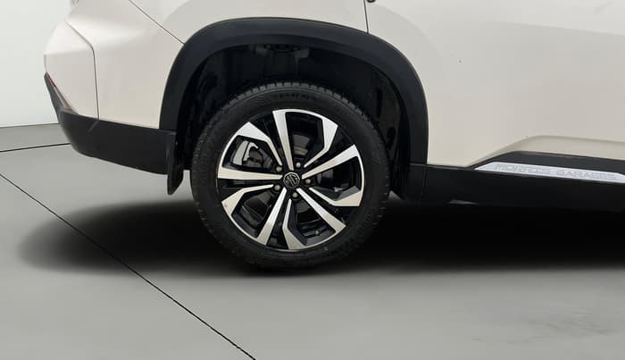 2024 MG HECTOR SHARP PRO 1.5 TURBO MT PETROL, Petrol, Manual, 12,845 km, Right Rear Wheel