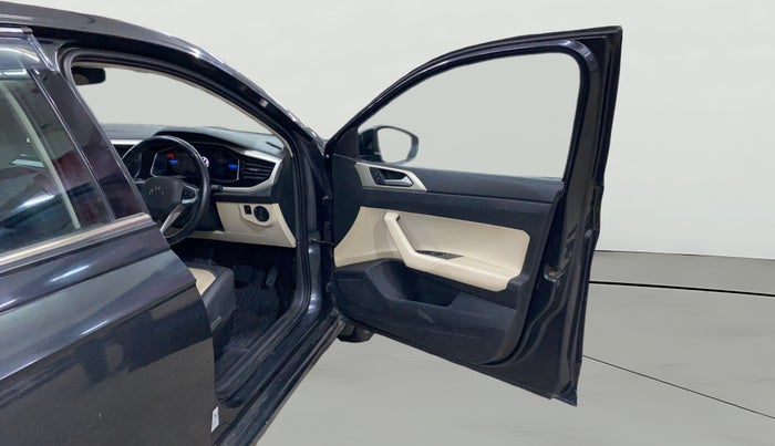 2022 Volkswagen VIRTUS TOPLINE TSI 1.0 AT, Petrol, Automatic, 16,917 km, RHS Front Door