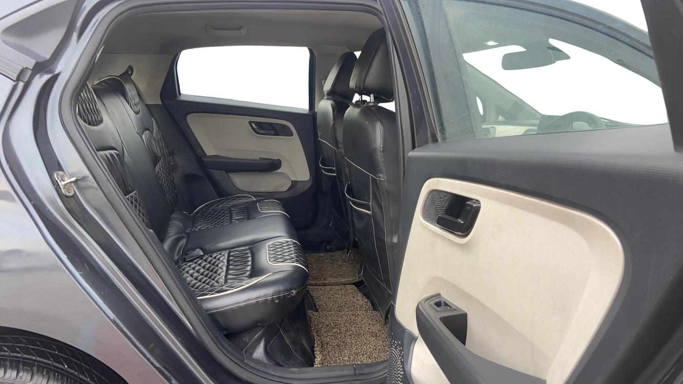 2021 Tata ALTROZ XT DIESEL, Diesel, Manual, 1,08,898 km, Right Side Rear Door Cabin
