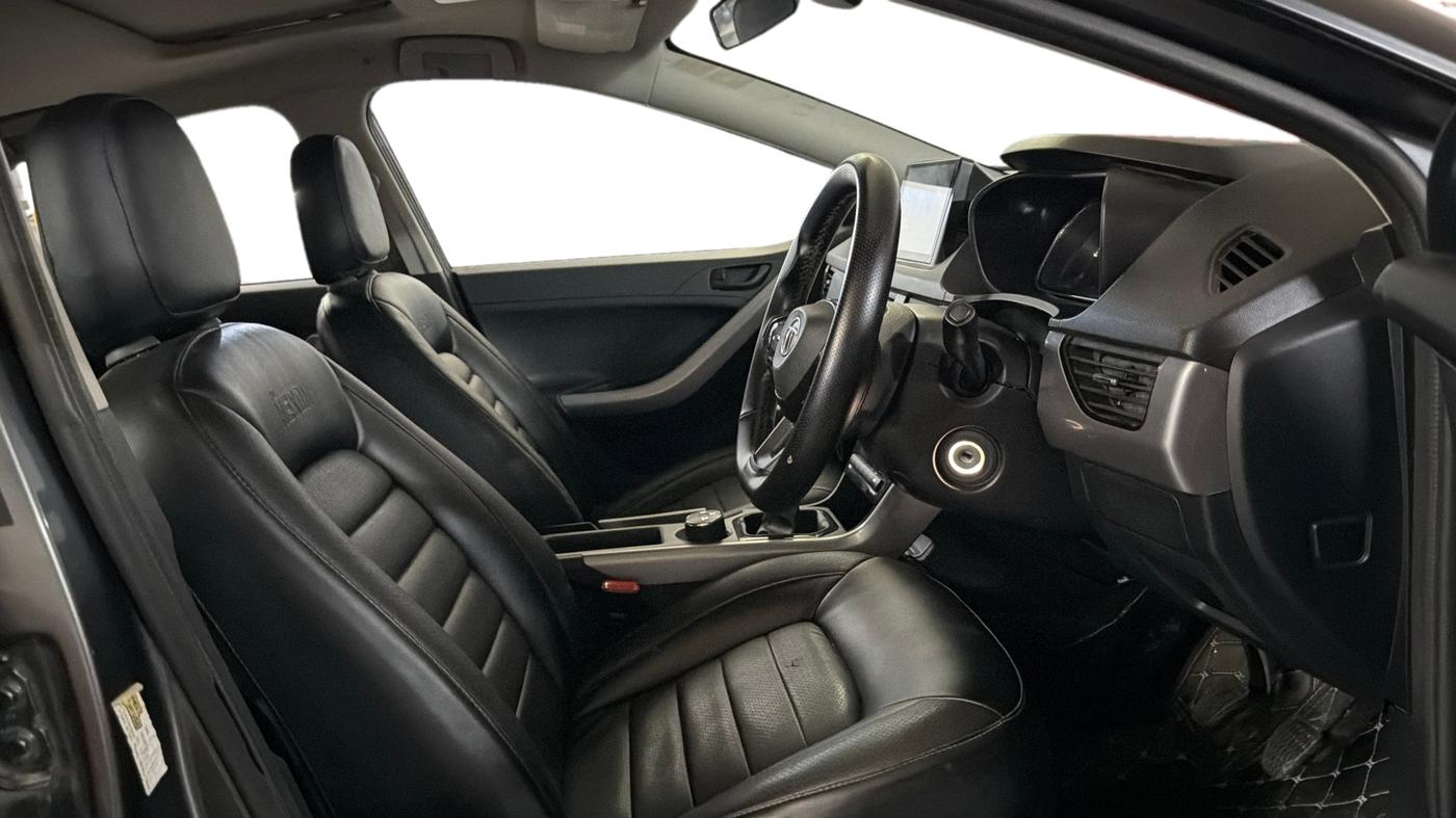 2020 Tata NEXON XM SUNROOF PETROL, Petrol, Manual, 50,912 km, Right Side Front Door Cabin