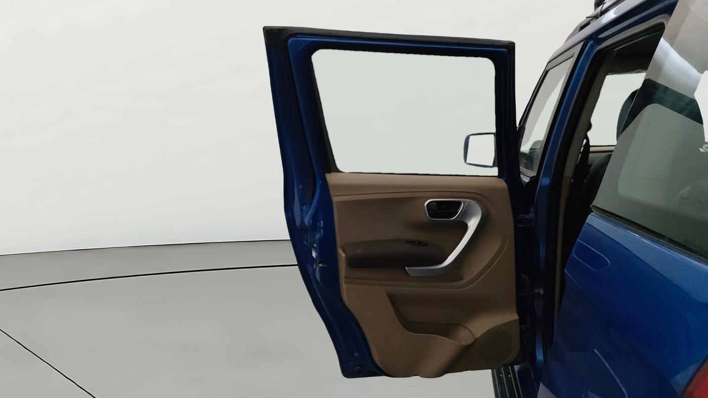 2015 Mahindra TUV300 T8, Diesel, Manual, 86,660 km, LHS Rear Door