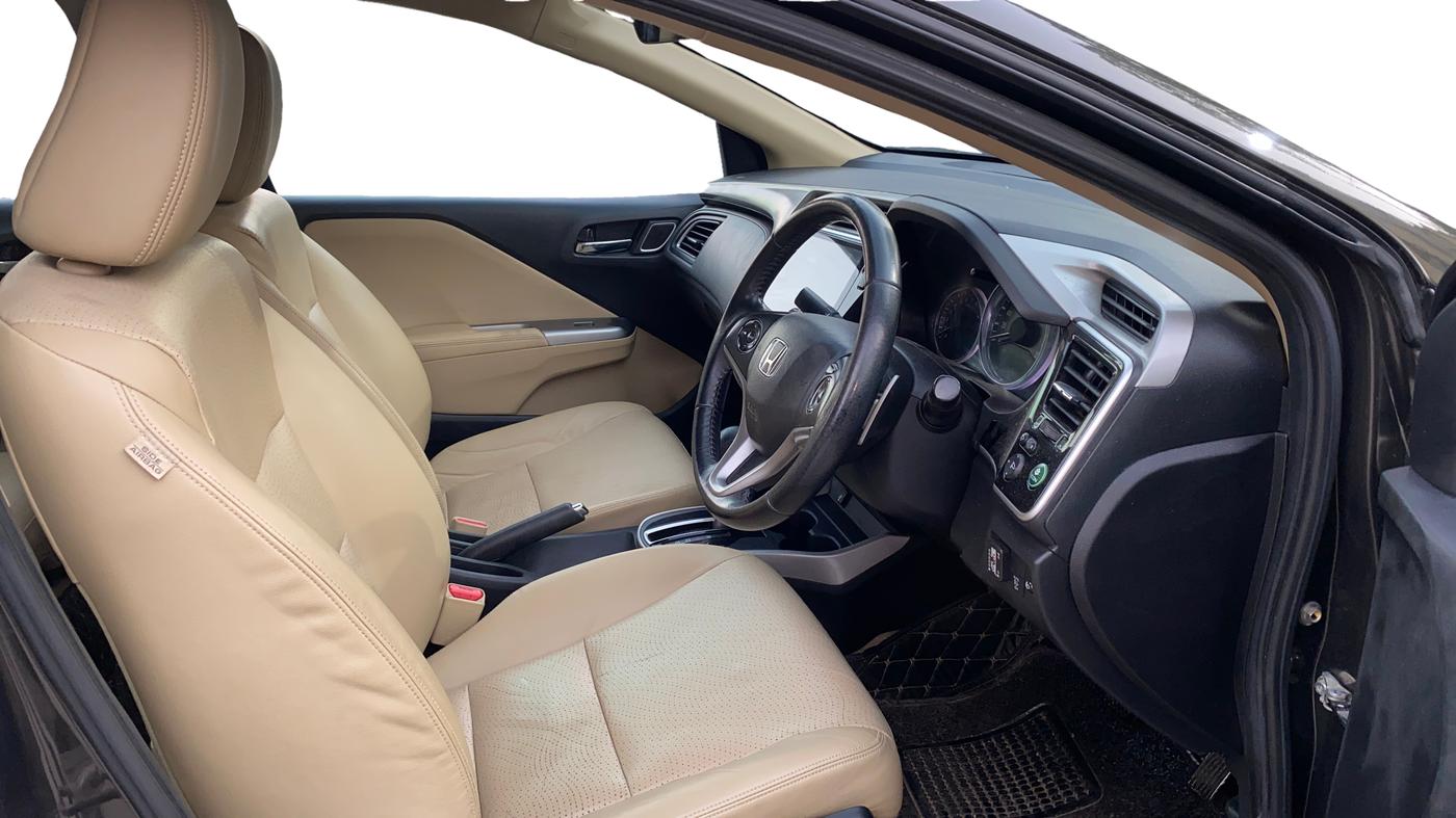 2018 Honda City 1.5L I-VTEC ZX CVT, CNG, Automatic, 97,534 km, Right Side Front Door Cabin