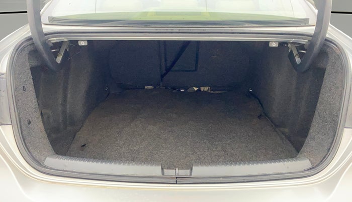 2013 Volkswagen Jetta HIGHLINE TDI, Diesel, Manual, 1,29,036 km, Boot Open Zoomed View