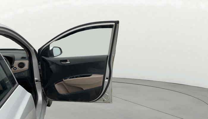 2014 Hyundai Xcent SX 1.2 (O), Petrol, Manual, 1,02,924 km, RHS Front Door