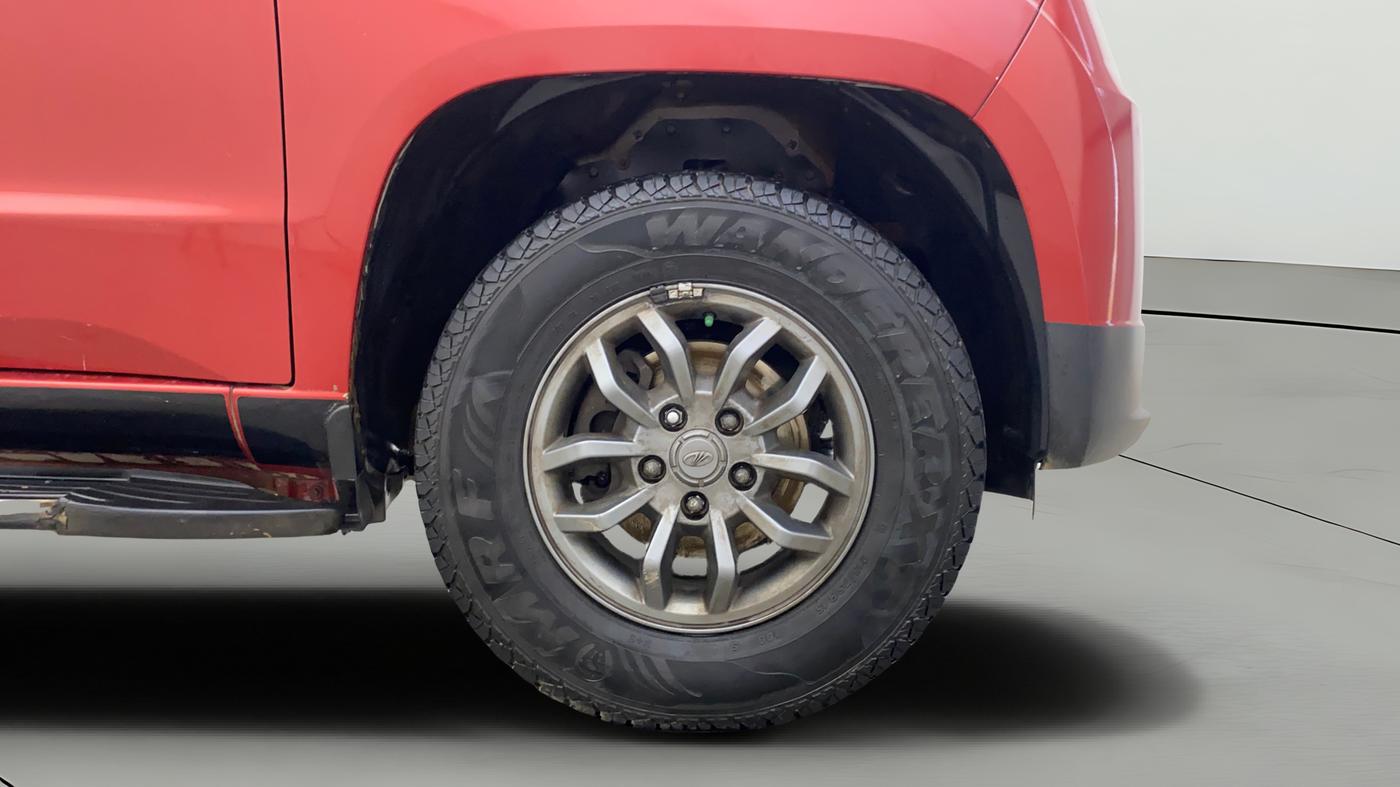 2017 Mahindra TUV300 T10 DUAL TONE, Diesel, Manual, 65,100 km, Right Front Wheel