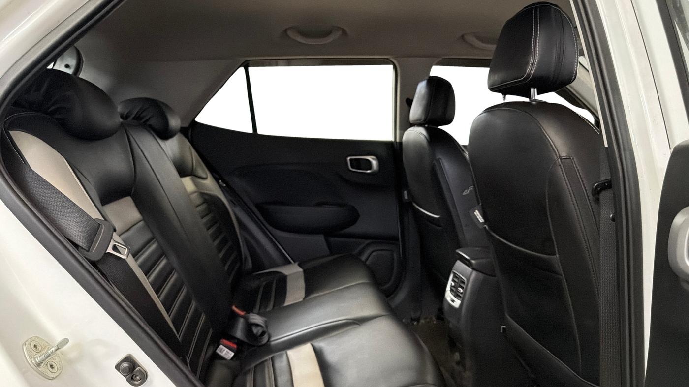 2022 Hyundai VENUE S+ 1.2, Petrol, Manual, 30,871 km, Right Side Rear Door Cabin