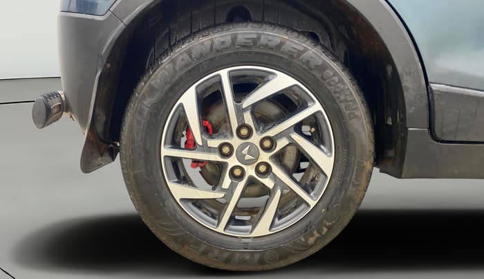 2022 Mahindra XUV300 W8(O) TURBO GDI, Petrol, Manual, 62,462 km, Right Rear Wheel