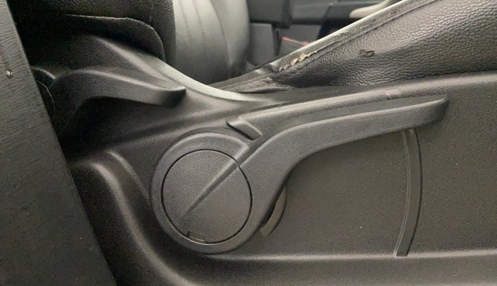 2019 Mahindra XUV500 W7, Diesel, Manual, 83,915 km, Driver Side Adjustment Panel