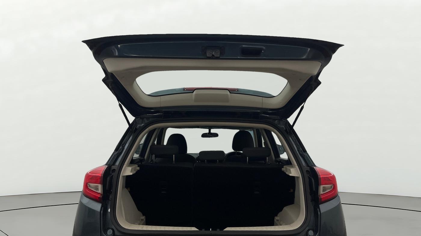 2021 Mahindra XUV300 W6 1.2 PETROL, Petrol, Manual, 54,459 km, Boot Door Open