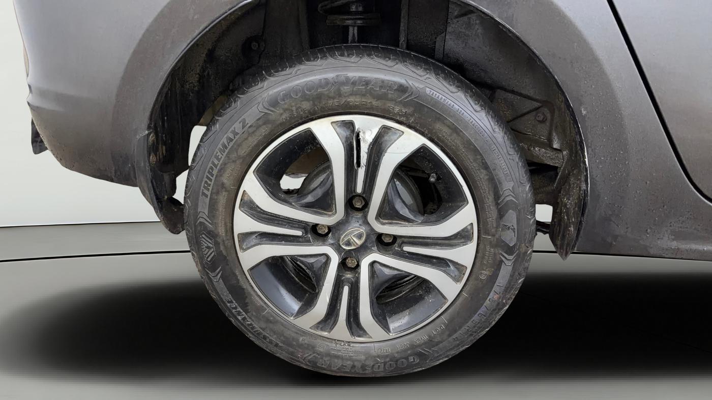 2022 Tata TIGOR XZ PLUS CNG, CNG, Manual, 35,100 km, Right Rear Wheel