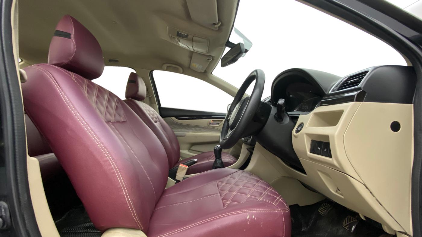2014 Maruti Ciaz ZXI, Petrol, Manual, 1,02,537 km, Right Side Front Door Cabin