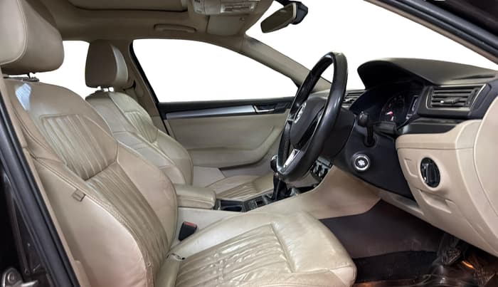 2016 Skoda Superb STYLE 1.8 TSI MT, Petrol, Manual, 77,783 km, Right Side Front Door Cabin