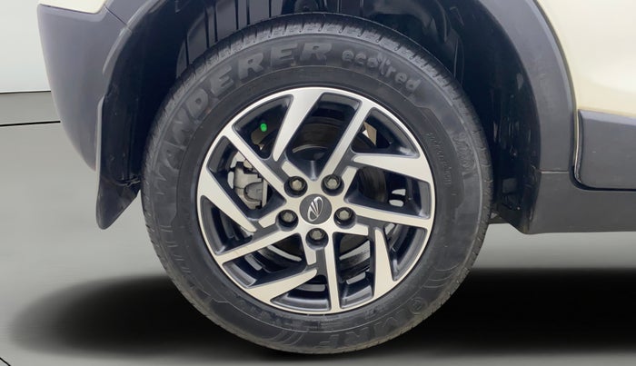 2022 Mahindra XUV300 W8 (O) 1.2 PETROL AMT, Petrol, Automatic, 18,872 km, Right Rear Wheel