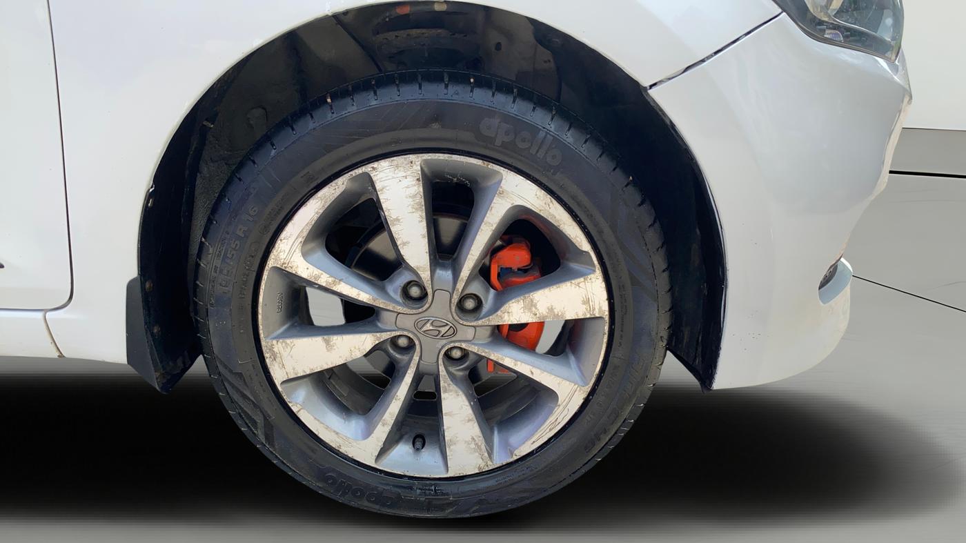 2017 Hyundai Elite i20 ASTA 1.2 (O), CNG, Manual, 1,45,989 km, Right Front Wheel