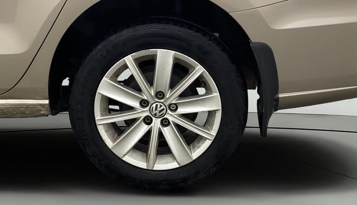 2016 Volkswagen Vento HIGHLINE 1.5 AT, Diesel, Automatic, 1,22,532 km, Left Rear Wheel