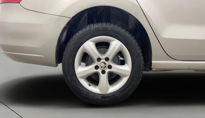 2015 Skoda Rapid 1.5 TDI CR AMBITION PLUS, Diesel, Manual, 75,393 km, Right Rear Wheel