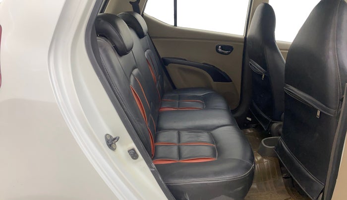 2013 Hyundai i10 SPORTZ 1.2, Petrol, Manual, 1,12,204 km, Right Side Rear Door Cabin