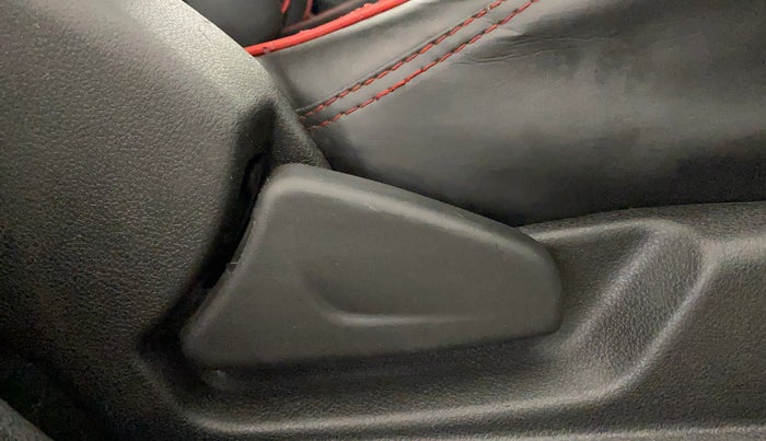 2020 Renault Kwid RXL, Petrol, Manual, 60,120 km, Driver Side Adjustment Panel