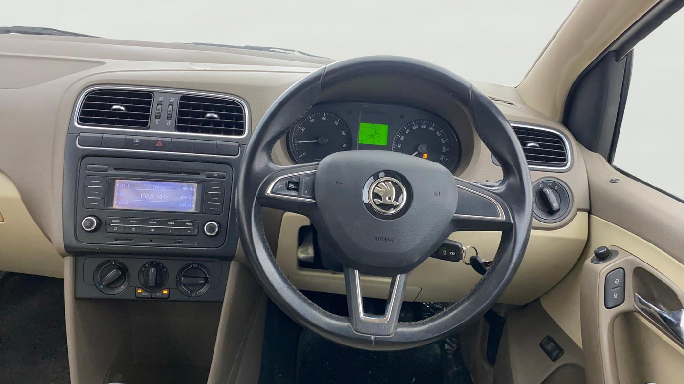 2014 Skoda Rapid AMBITION 1.6 MPI MT, Petrol, Manual, 49,878 km, Steering Wheel Close Up