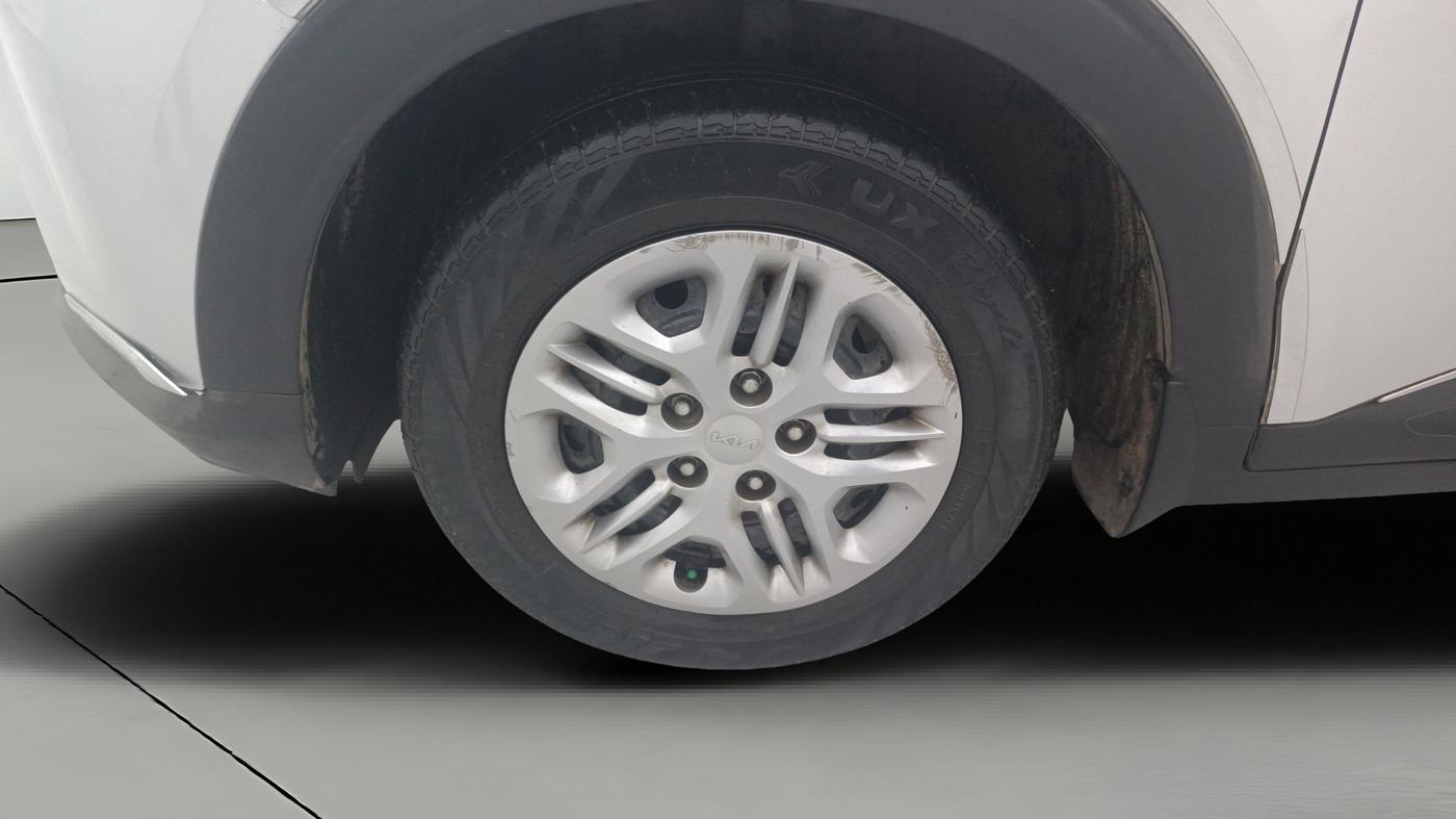 2023 KIA CARENS PRESTIGE 1.5 PETROL 7 STR, Petrol, Manual, 65,293 km, Left Front Wheel