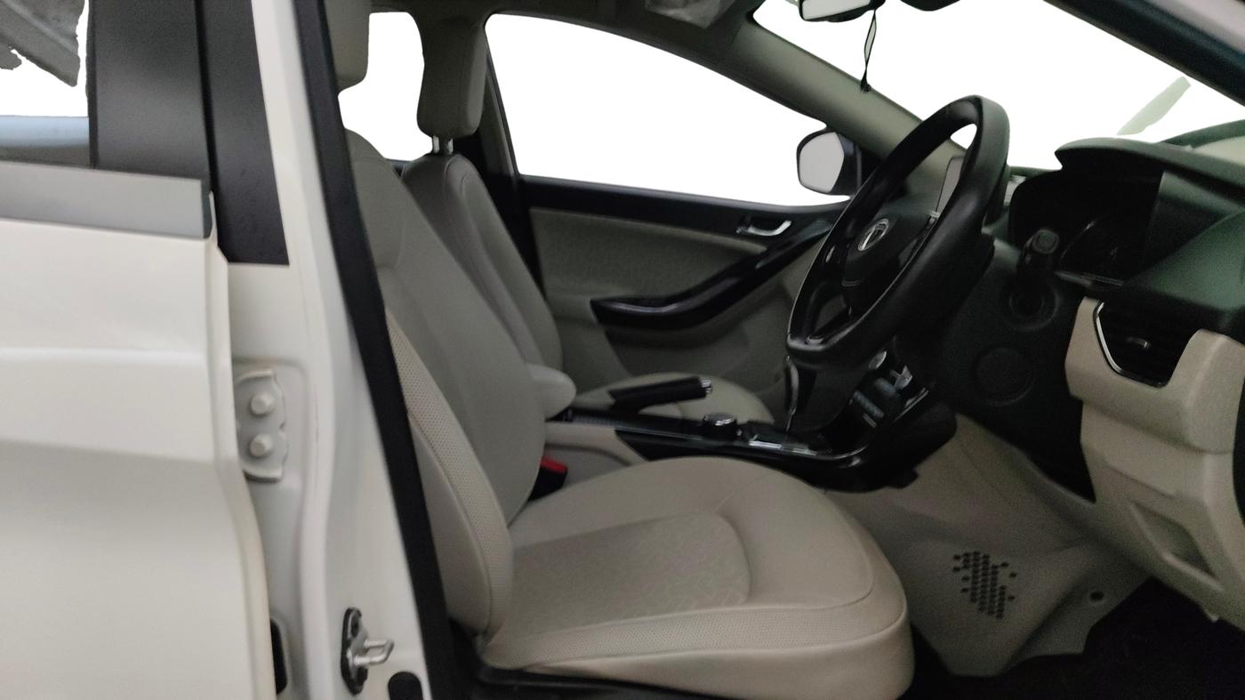 2022 Tata NEXON XZA PLUS (PREMIUM) KAZIRANGA PETROL, Petrol, Automatic, 58,444 km, Right Side Front Door Cabin