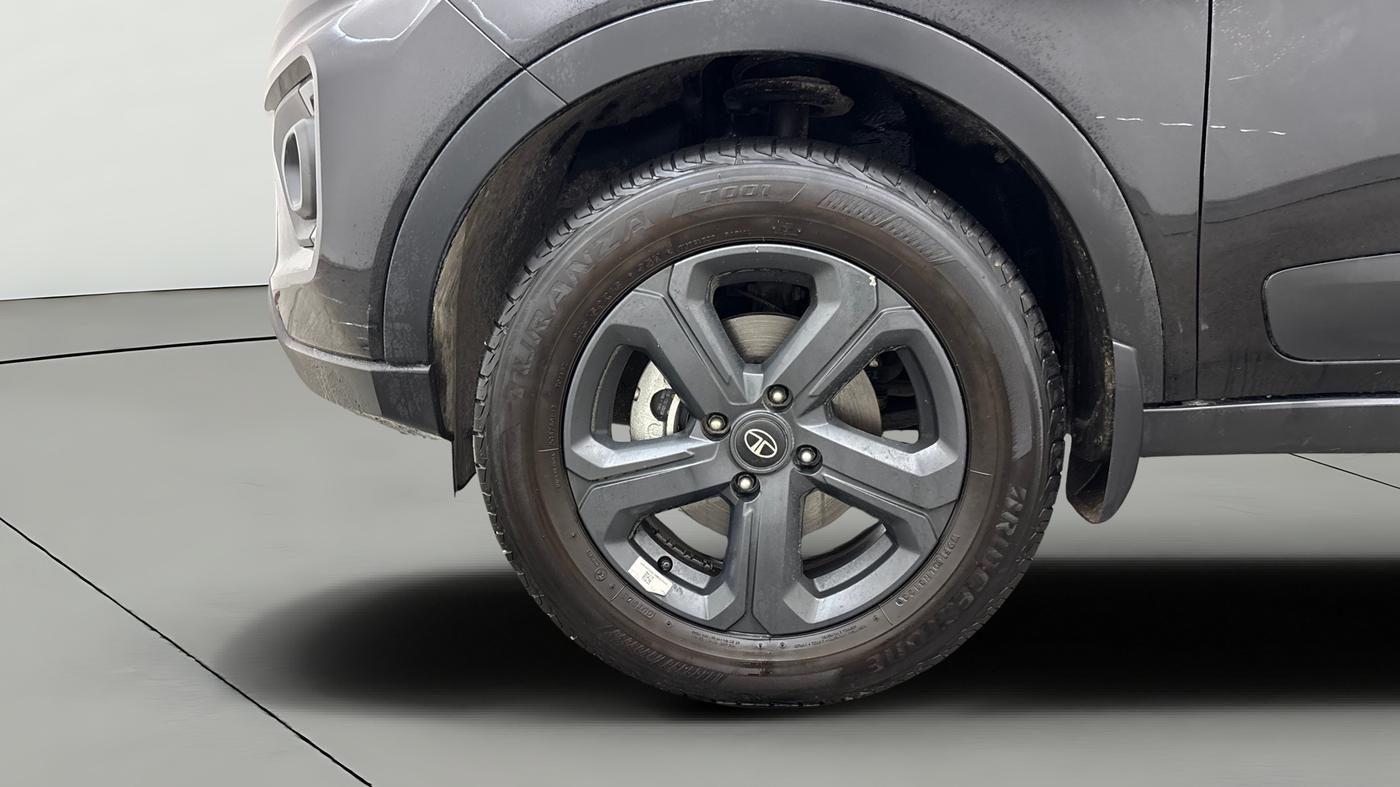 2022 Tata NEXON XZA PLUS (PREMIUM) PETROL DARK EDITION, Petrol, Automatic, 25,856 km, Left Front Wheel