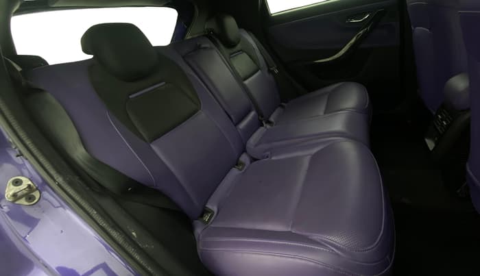 2023 Tata NEXON FEARLESS PURPLE + SUNROOF DUAL TONE 1.2 PETROL, Petrol, Manual, 26,036 km, Right Side Rear Door Cabin