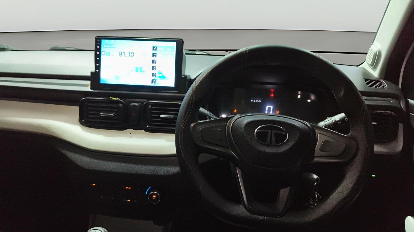 2025 Tata PUNCH PURE MT CNG, CNG, Manual, 29,502 km, Steering Wheel Close Up