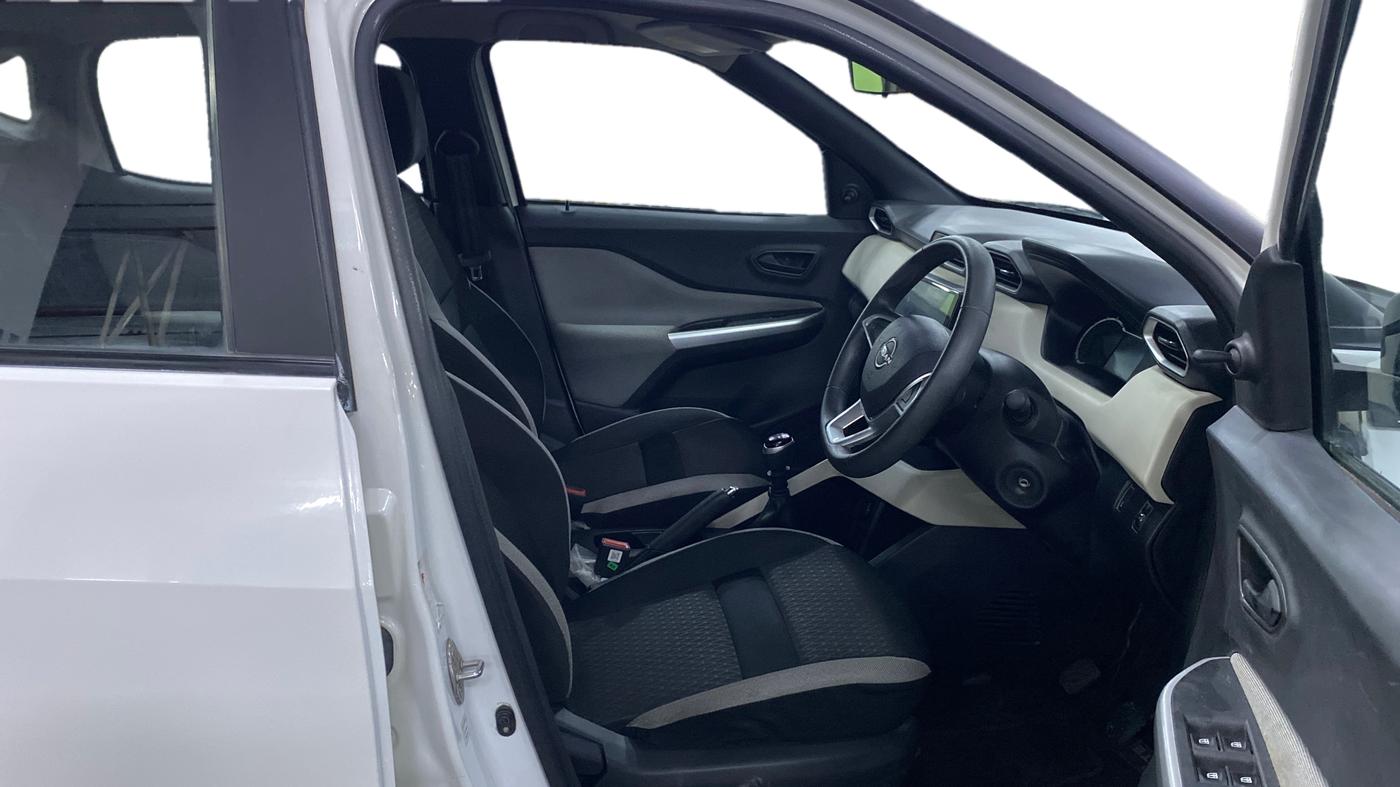 2024 Nissan MAGNITE XE, Petrol, Manual, 7,930 km, Right Side Front Door Cabin